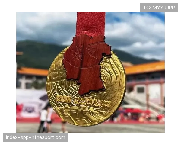 马拉松途中突遇求婚，领跑女选手边跑边喊“我愿意”，终点收获双重奖牌